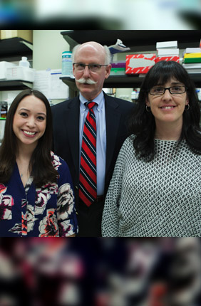 Illinios alumnus and former manager of Ecolab Scott Fisher (center) with graduate student Samantha Zambuto (left) and Research Scientist Sara Pedron Haba