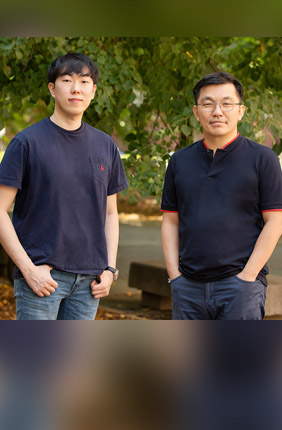Postdoctoral researcher Byoungsoo Kim and professor Hyunjoon Kong led a team that developed an octopus-inspired device for transferring fragile, thin sheets of tissue or flexible electronics.