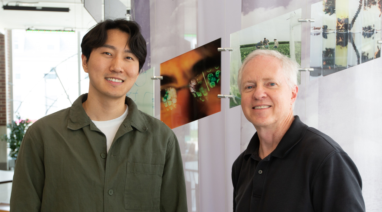 Graduate student in electrical and computer engineering Han Lee (left) and Professor Brian Cunningham (right)