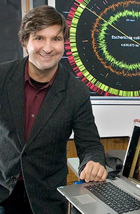 Professor and Bliss Faculty Scholar Sergei Maslov, left, with biophysicist William Studier. 