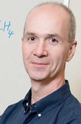 Microbiologist and molecular and cellular biologist Bill Metcalf leads collaboration on algorithm to analyze microbial genomic data discover new therapeutic drugs. 