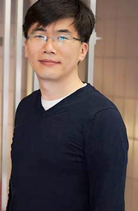 Jaya Yodh, Research Assistant Professor and CPLC Director of Education and Outreach, Thuy Ngo, graduate research assistant, and Taekjip Ha, Gutgsell Professor of Physics