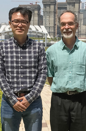 Kyung Mo Kim, left, a scientist at the Korea Polar Research Institute, U. of I. professor Gustavo Caetano-Anollés and their colleagues developed a method for reliably predicting which microbial genes are the result of sexual or asexual reproduction and which have been picked up through a process known as horizontal gene transfer.