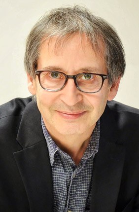 After a 36-year career at Illinois, physicist Nigel Goldenfeld will leave the university to relocate to University of California, San Diego.