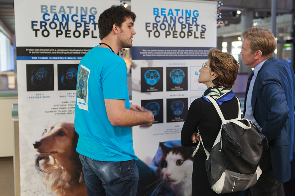 Drs. Catherine and Don Kleinmuntz speak with IGB Fellow Will Montgomery at the IGB's World of Genomics at the Saint Louis Science Center.