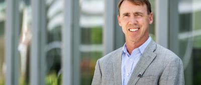 U. of I. chemistry professor Paul Hergenrother and his colleagues developed a class of antibiotic agents that target pathogenic gram-negative bacteria without harming beneficial microbes. The new compounds are being licensed for further testing and development. Photo by Michelle Hassel