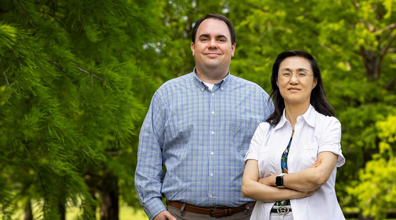 In a study of neonatal piglets, Illinois pathobiology professors Christopher Gaulke, left, Ying Fang and their colleagues linked influenza A viral infection to alterations of the nasal microbiome and potentially detrimental changes in brain gene expression. Vaccination of pregnant sows appeared to partially protect their offspring from these effects. Photo by Michelle Hassel