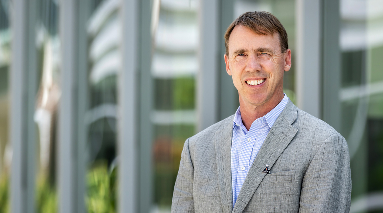 U. of I. chemistry professor Paul Hergenrother and his colleagues developed a class of antibiotic agents that target pathogenic gram-negative bacteria without harming beneficial microbes. The new compounds are being licensed for further testing and development. Photo by Michelle Hassel