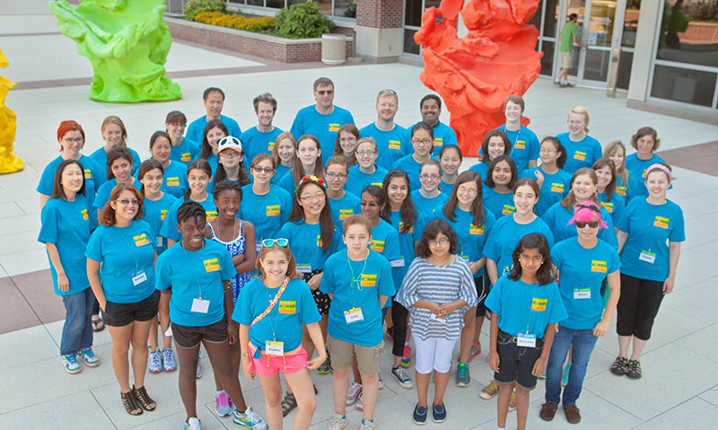 Campers from the second year of Pollen Power! gather in front of the Institute for Genomic Biology.